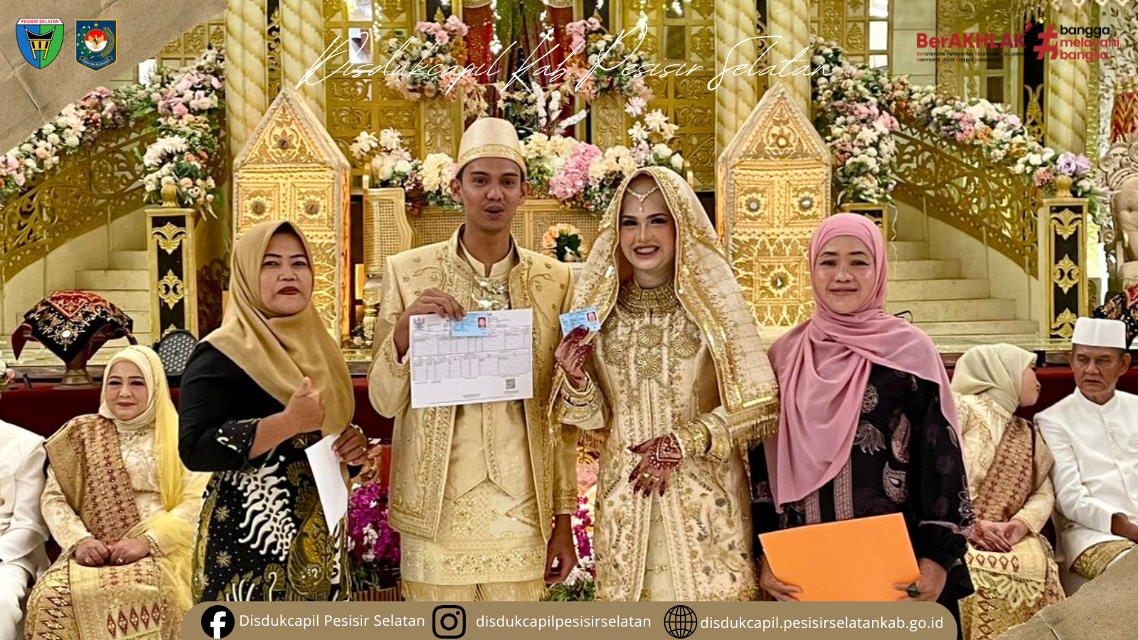 Penyerahan Dokumen PASS NIKAH kepada Pasangan Pengantin Baru