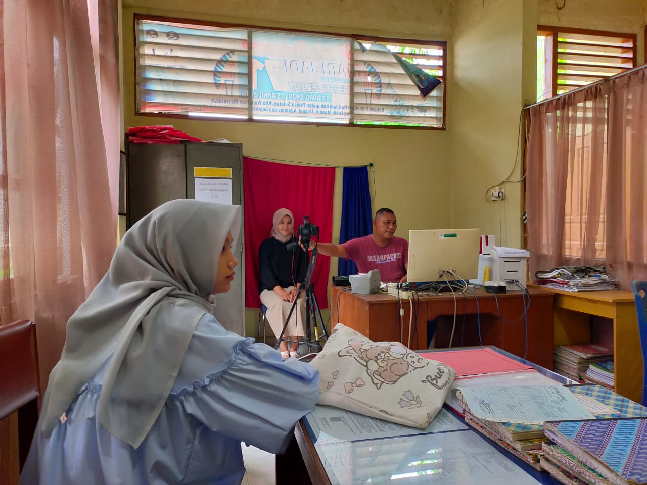 LAYANAN PEREKAMAN DAN PERCETAKKAN KTP ELEKTRONIK DI UKL KECAMATAN IV JURAI