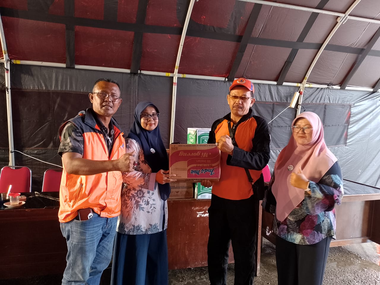 Dinas Dukcapil Pesisir Selatan Serahkan Bantuan kepada BPBD untuk Korban Banjir di Sejumlah Wilayah 